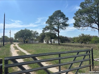 1648 Palo Alto Dr, von Ormy, TX 78073