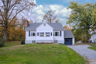 21 N Poplar Dr, Clinton, PA 15026