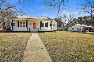 1256 Pocahontas Rd, Flora, MS 39071