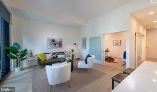 4710 Elm St Unit 1B-E-2403, Bethesda, MD 20814