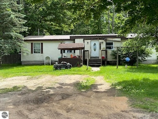 2724 S 35 1/2 Rd, Cadillac, MI 49601
