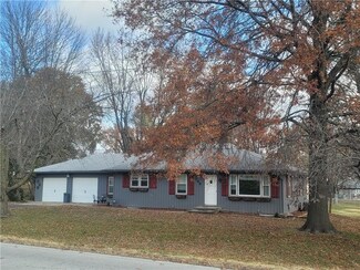209 S Peculiar Dr, Peculiar, MO 64078
