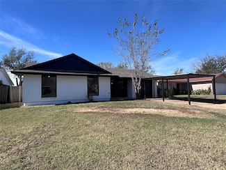 911 Craig Dr, Moore, OK 73160