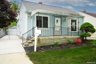 18778 Woodland St, Harper Woods, MI 48225