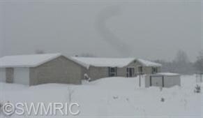 10513 S Hunters Ln, Fremont, MI 49412