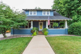 108 E Lake St, Waupaca, WI 54981