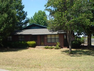 1130 N Elm St, Waurika, OK 73573