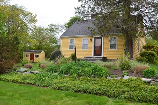 11 Little Creek Ln, Middletown, RI 02842