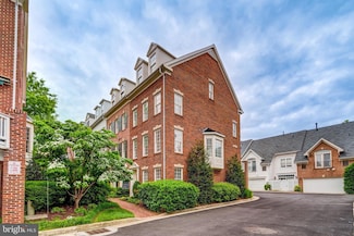 1222 Roundhouse Ln, Alexandria, VA 22314