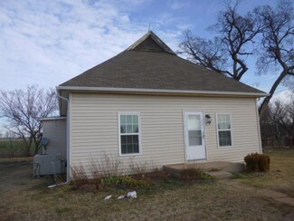 730 E 35th St S, Wellington, KS 67152