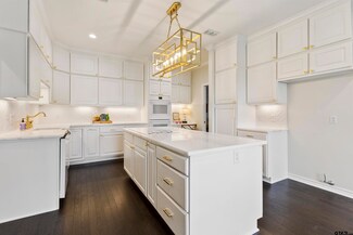 819 Ashford Ct, Tyler, TX 75703