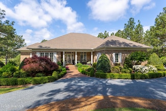 4 Interlachon Ln, Pinehurst, NC 28374