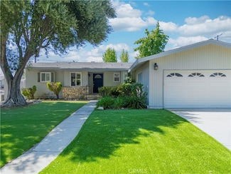23800 Tiara St, Woodland Hills, CA 91367