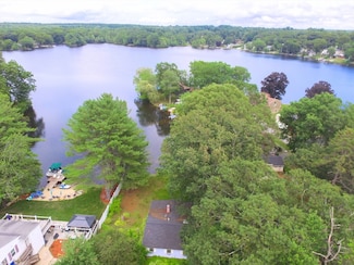 121 Lakeshore Dr, Blackstone, MA 01504