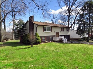 105 Avon Dr, Butler, PA 16001