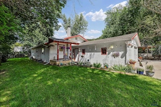 305 8th St, Sturgis, SD 57785