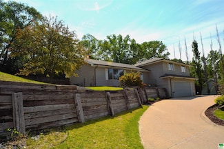 2820 Dupont St, Sioux City, IA 51104
