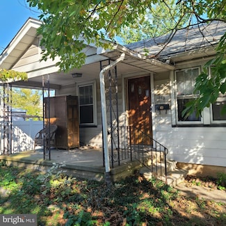 202 W 6th St, Palmyra, NJ 08065