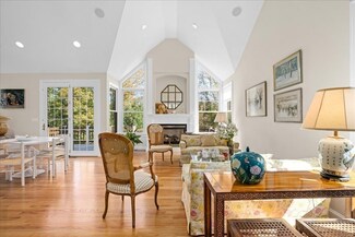 117 Carriage Hill Cir Unit 112, Southborough, MA 01772