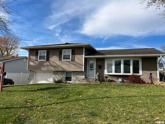 3424 21st St, Rock Island, IL 61201