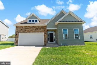 90 Santiago Cir, Martinsburg, WV 25403