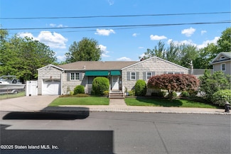 23 Livingston Ct, Staten Island, NY 10310
