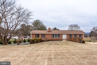 4008 Latham Dr, Haymarket, VA 20169
