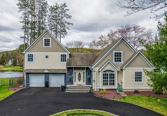 126 Pinewood Dr N, East Stroudsburg, PA 18302