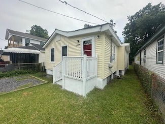 1987 Hugo Ave, North Charleston, SC 29405