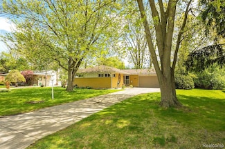 29546 Fall River Rd, Southfield, MI 48076