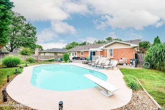 7004 Dartmoor Dr, Louisville, KY 40222