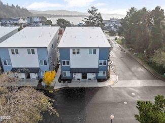 918 SW 48th St Unit 4, Lincoln City, OR 97367