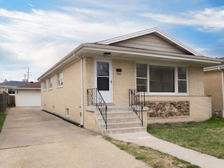 6747 N Sauganash Ave, Chicago, IL 60646