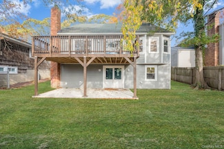 28 Sanford St, Huntington Station, NY 11746