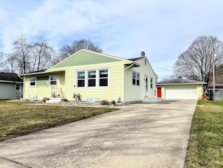 712 Lilac Ave, Big Rapids, MI 49307