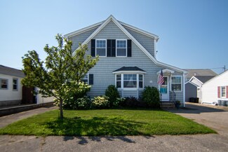 557 Hudson St, Seabrook, NH 03874