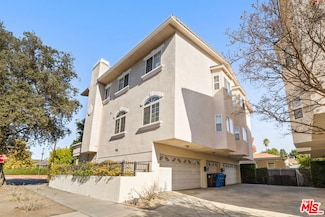 11760 Riverside Dr Unit 2, Valley Village, CA 91607