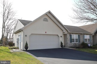 2114 Weeping Willow Ln, Mount Joy, PA 17552