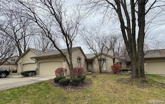 17763 E Kirkwood Dr, Clinton Township, MI 48038