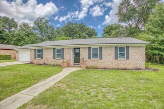 2302 Country Place Cir, Pensacola, FL 32534