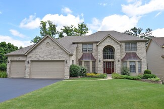 3316 Thunderbird Ln, Crystal Lake, IL 60012