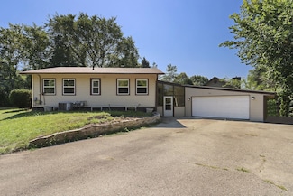 5401 82nd St, Kenosha, WI 53142