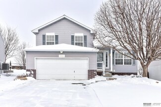 16482 Erskine St, Omaha, NE 68116