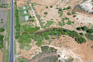3894 Texas 173, Devine, TX 78016