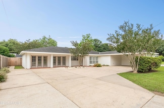 504 Loreauville Rd, New Iberia, LA 70563