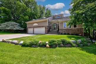 9378 Olympia Dr, Eden Prairie, MN 55347