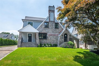 138 Mount Joy Place, New Rochelle, NY 10801