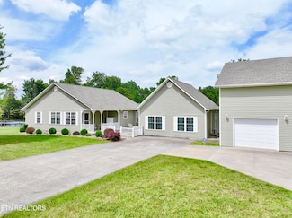 813 Clear Creek Pkwy, Clarkrange, TN 38553