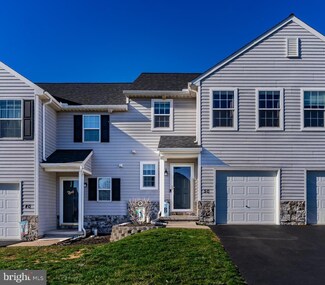 50 Maple Run Dr, York, PA 17404