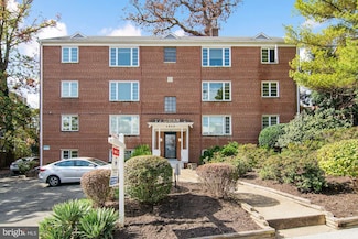 1410 N Quinn St Unit 6, Arlington, VA 22209